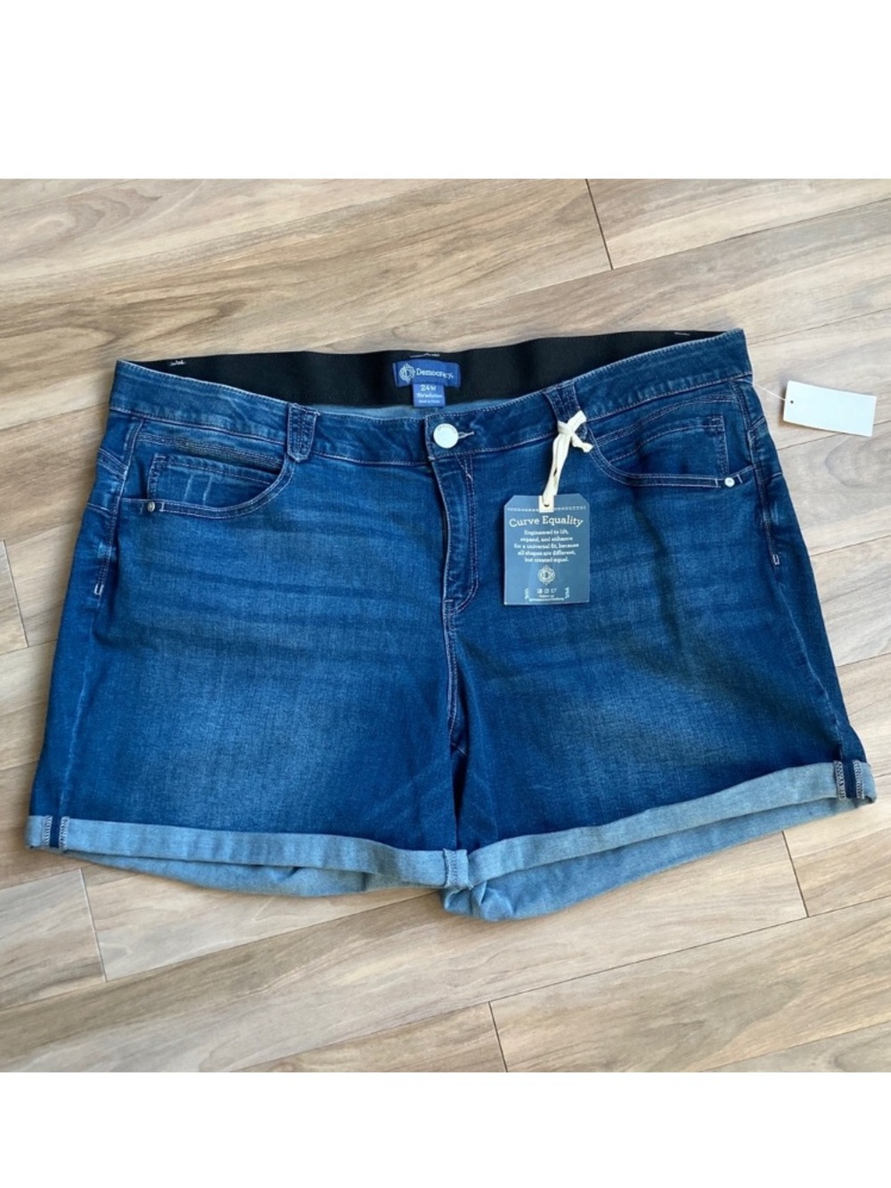 Democracy cuffed jean short w slimming panels & stretch distressed details 24W
